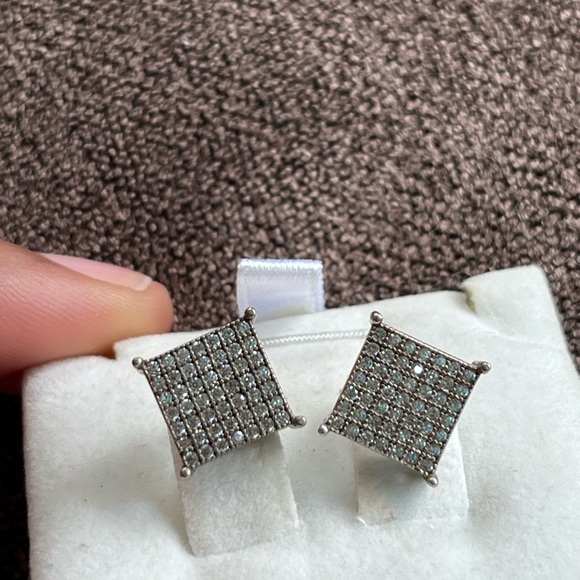 Diamond squared stud - Picture 8 of 12